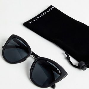 Oversized sunglasses cat eye / minimal scratching